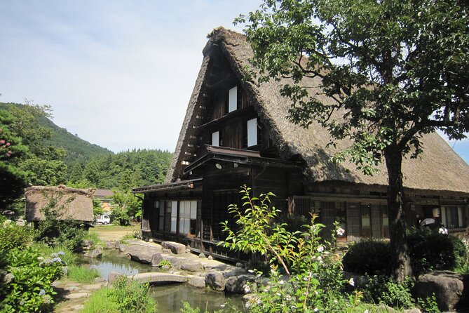 [Input TEXT TRANSLATED INTO English]:Weekend Only! World Heritage Shirakawago Day Bus Tour From Kanazawa Station - What to Expect