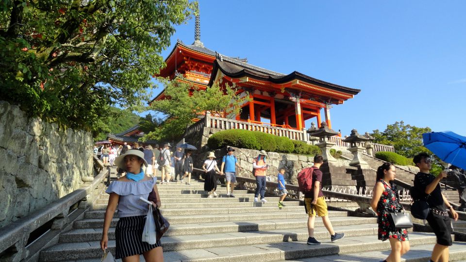 Kyoto: Higashiyama, Kiyomizudera and Yasaka Discovery Tour - Traditional Streets