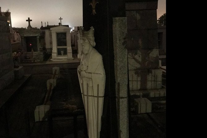 new orleans dead of night ghosts and cemetery bus tour