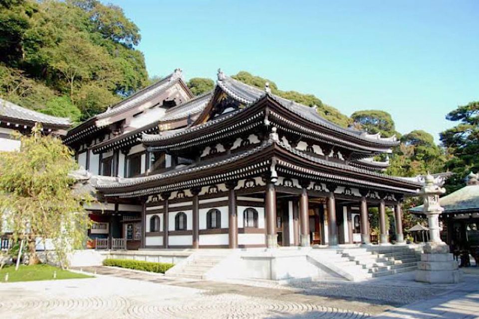 Private Kamakura and Yokohama Sightseeing Tour With Guide - Exploring Kamakura