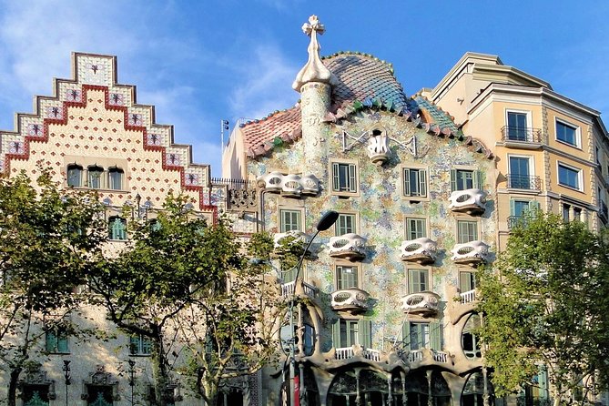 Barcelona Highlights Small Group Tour With Hotel Pick up - Small Group Experience