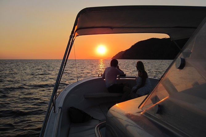 Cinque Terre Sunset Boat Tour Experience - Capturing the Sunset Splendor