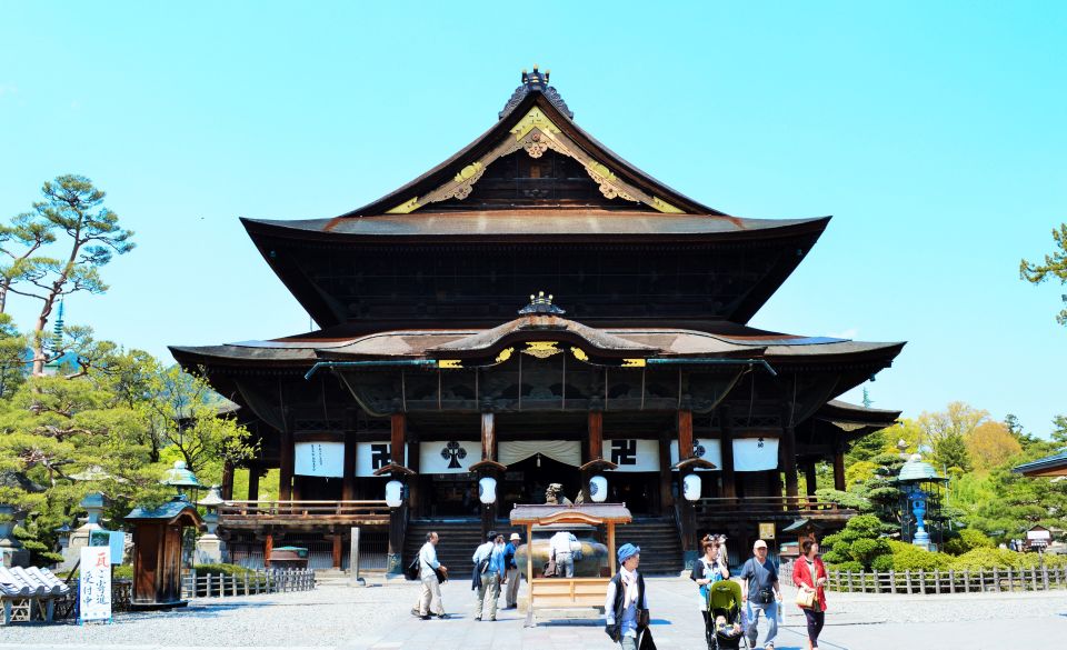 Nagano: Snow Monkeys, Zenkoji Temple & Sake Day Trip - Zenko-ji Temple Highlights