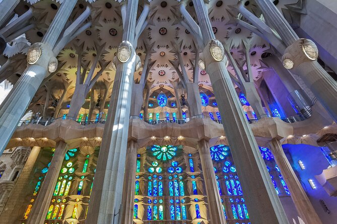 Sagrada Familia Small Group Guided Tour With Skip the Line Ticket - Booking and Cancellation Details