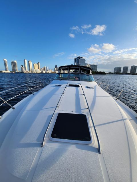 Yacht Cruise Biscayne Bay, Miami Beach and Sand Bar. 40Ft - Recap