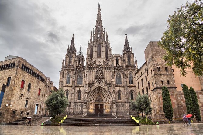 Barcelona Highlights Private Guided Tour With Hotel Pick-Up - Key Points