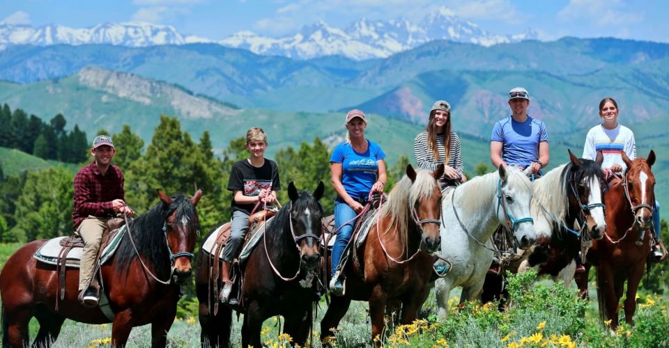 Jackson Hole: Teton View Guided Horseback Ride With Lunch - Key Points