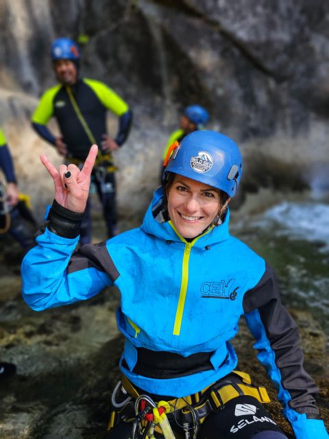Seattle: Waterfall Canyoning Adventure + Photo Package! - Key Points
