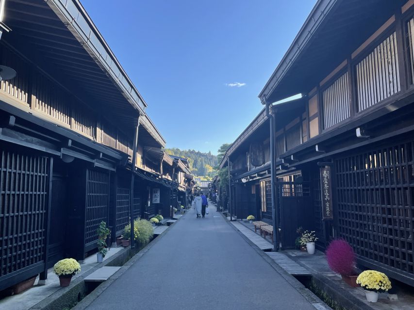 Takayama: Old Town Guided Walking Tour 45min. - Key Points