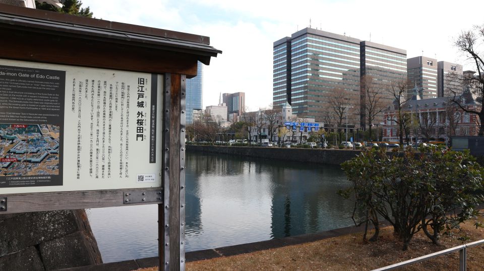 Tokyo : Imperial Palace and Hibiya District Walking Tour - Key Points