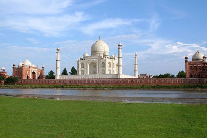 1-Day Trip to Taj Mahal and Agra From Mumbai With Both Side Commercial Flights - Inclusions and Amenities