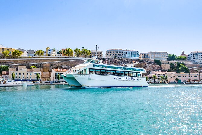 1-Hour Boat Trip Around the Port of Mahon