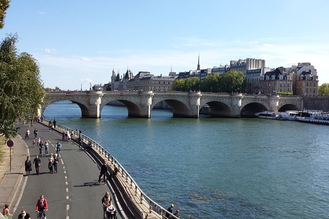 1st Day in Paris Discovery Private Tour: How-to Orientation & Sightseeing Fun!