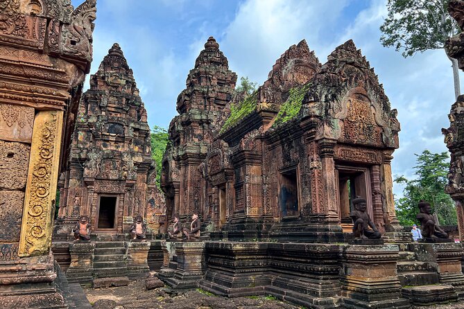 2-Day Angkor Wat and Banteay Srei Temple Tour