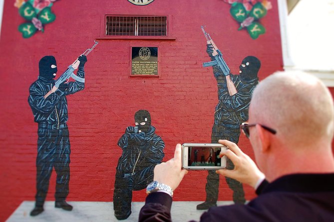 2hours Belfast’S Political War and Peace Private Taxi Tour