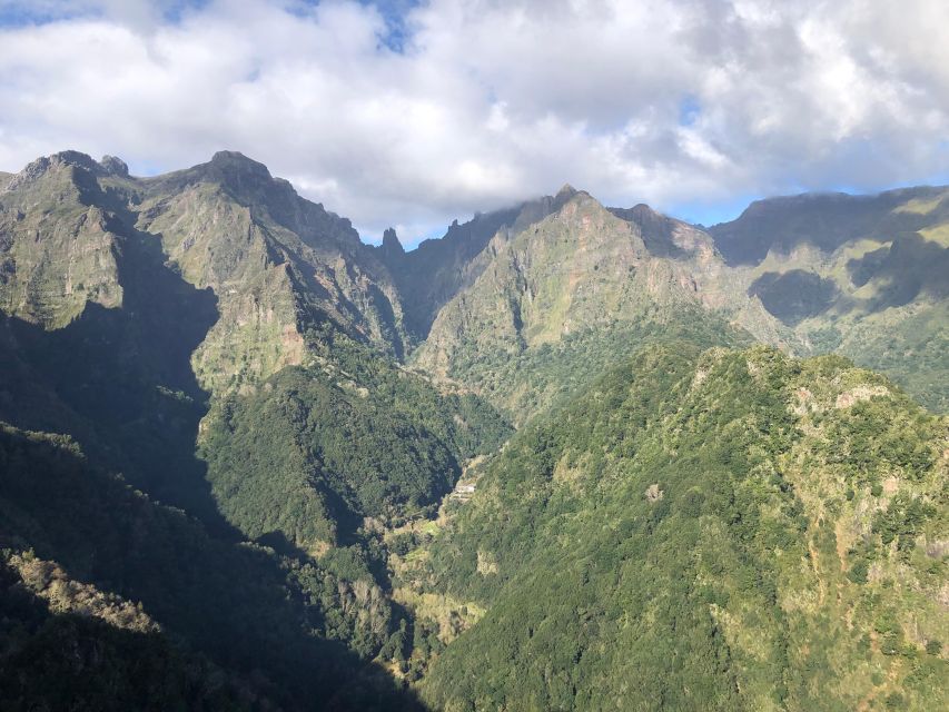 4 Hours Unique Jeep Safari Tour to Pico Do Arieiro, Madeira