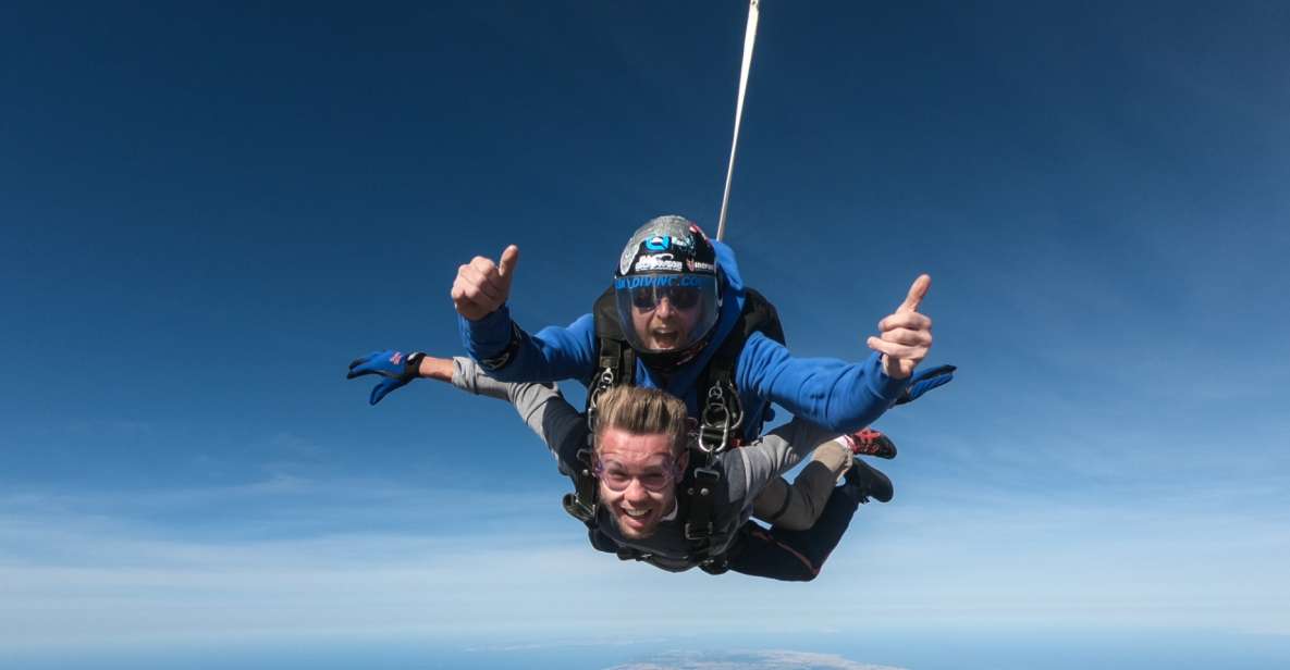 Adelaide: Tandem Skydiving Over Lake Alexandrina