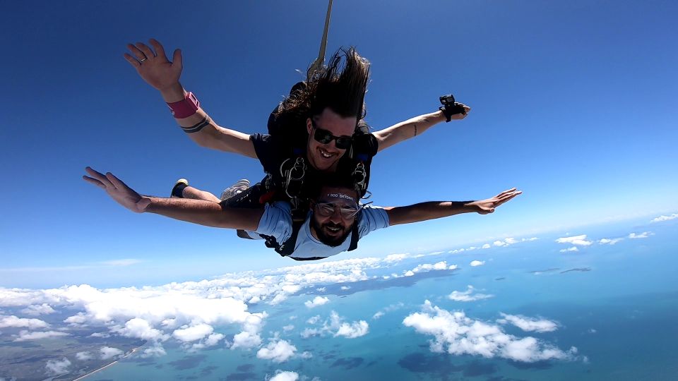 Airlie Beach: Tandem Skydiving Experience With Beach Landing