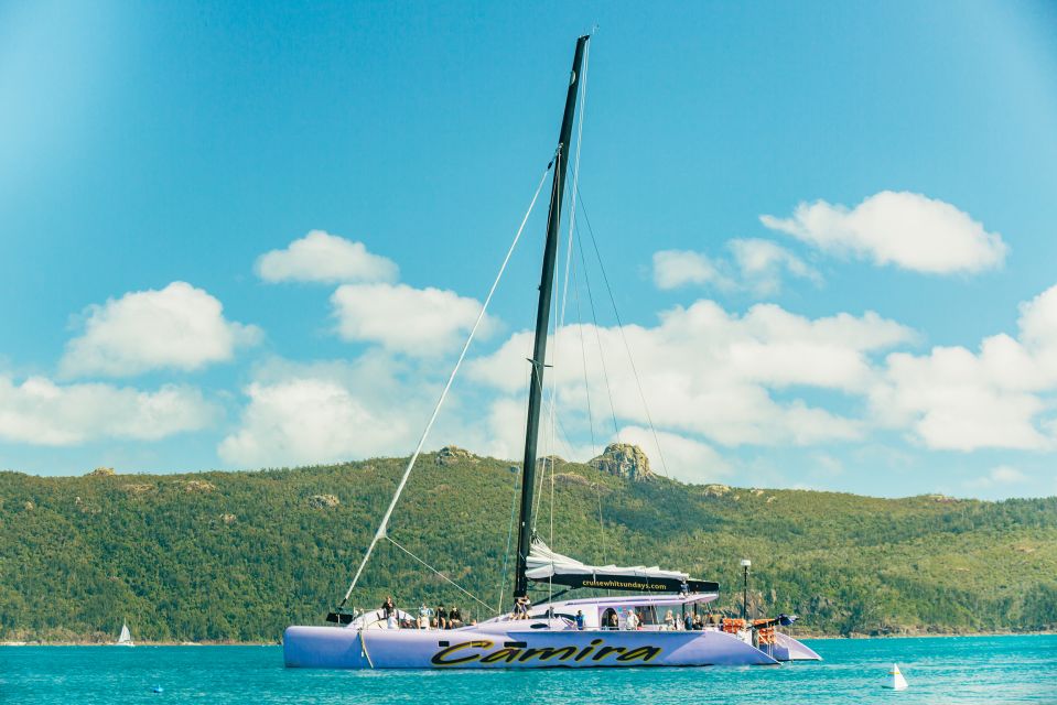 Airlie Beach: Whitsundays Full-Day Camira Sailing Adventure