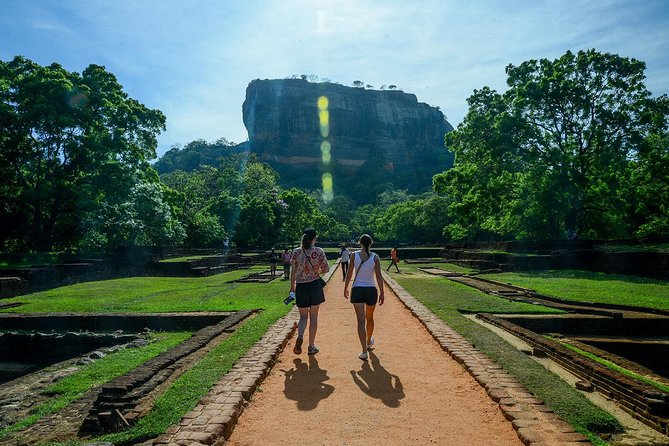 All-Inclusive Sigiriya Rock Fortress and Dambulla Cave Temples Private Day Trip