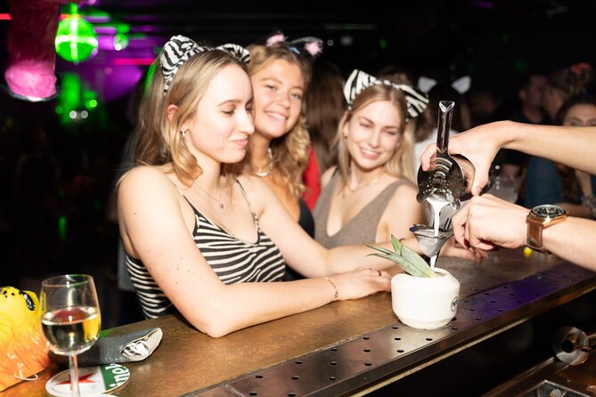 Amsterdam: Downtown Pub Crawl and Nightlife Experience