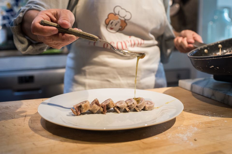 Arezzo: Dining Experience at a Local's Home - Cooking Demonstration by Host