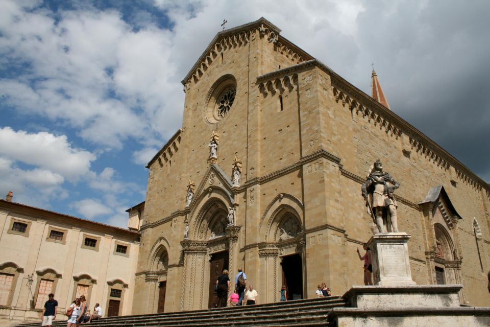 Arezzo: Guided Walking Tour With Basilica of San Francesco