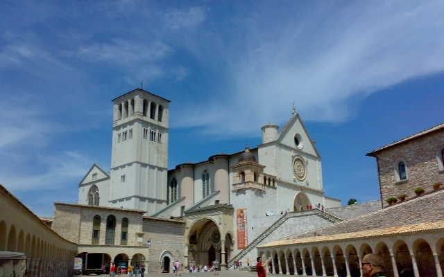 Assisi and Spello Full-Day Sightseeing Tour - Exploring the Holy Shrines of Assisi