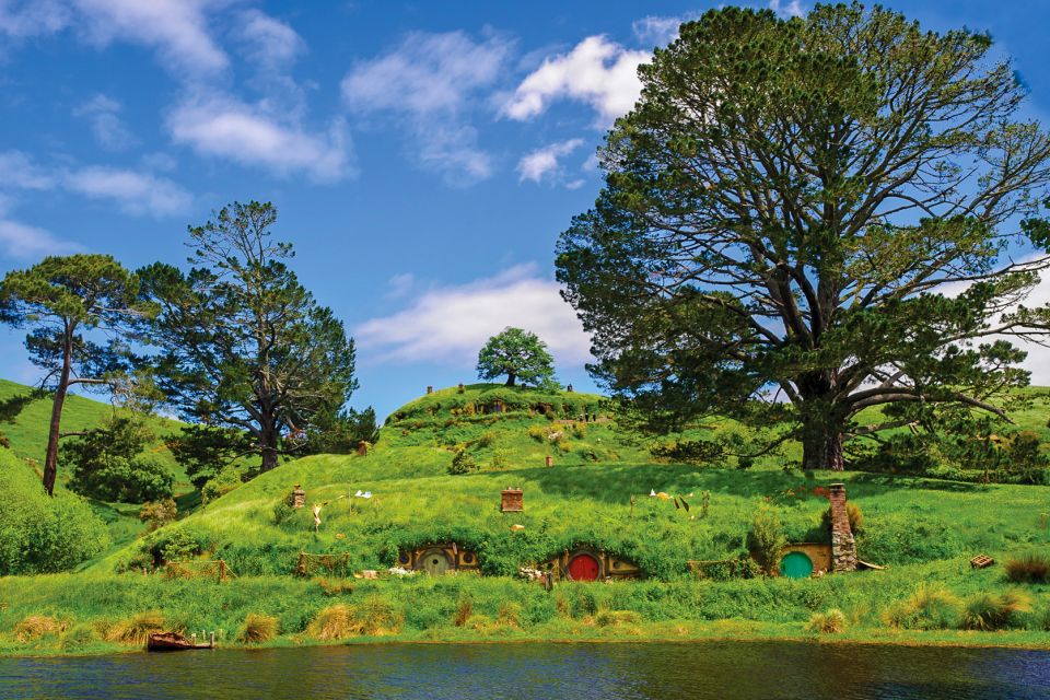 Auckland: Hobbiton Movie Set Day Trip With Festive Lunch