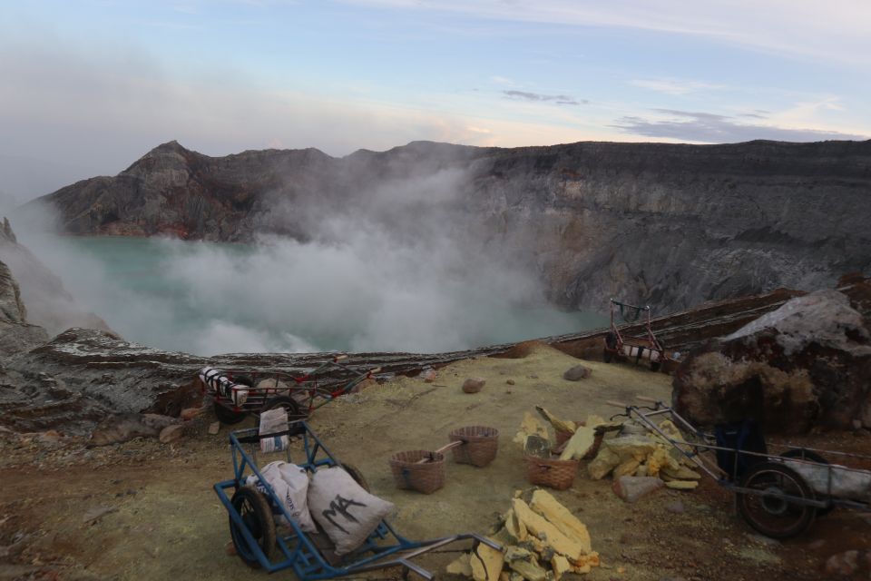 Bali: Mount Ijen Guided Night Walking Tour With Breakfast