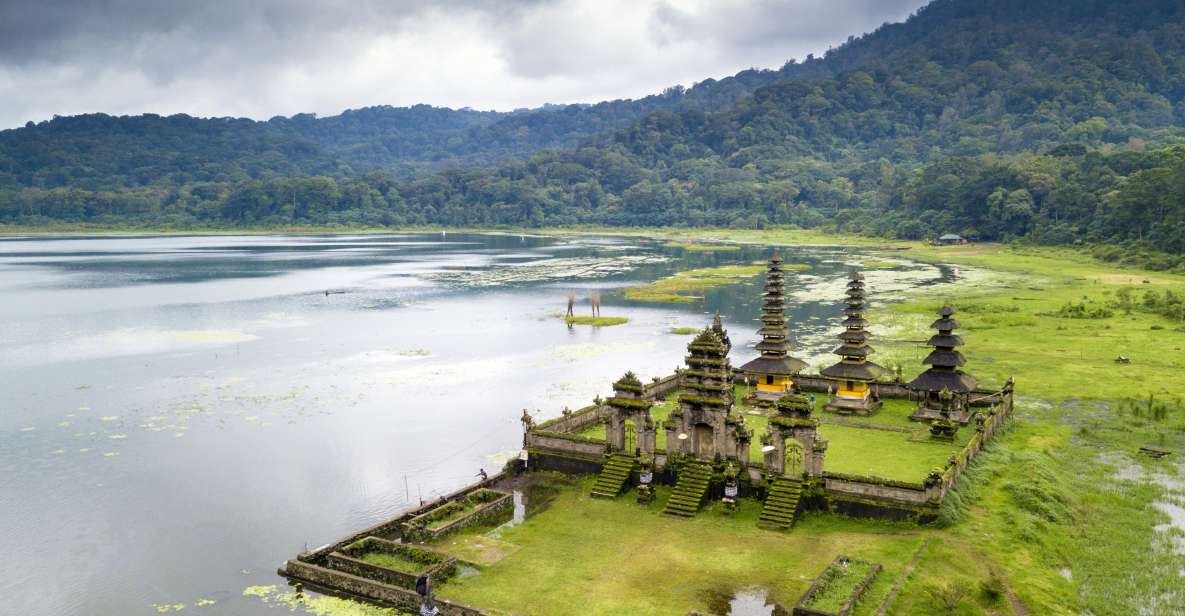 Bali: Munduk Waterfalls Trek, Twin Lakes and Temple Tour