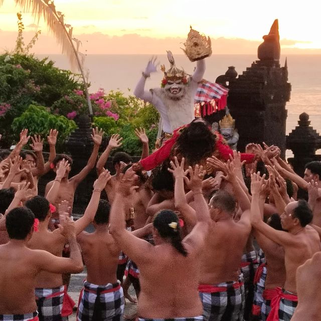 Bali Sunset: Uluwatu Kecak Dance With Return Transfer