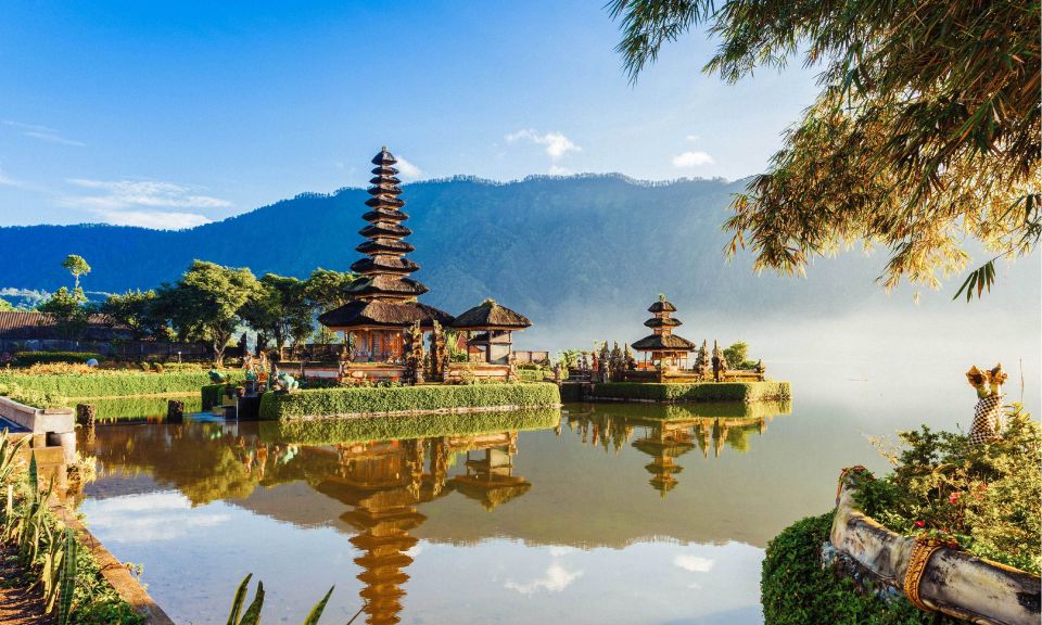 Bali: Twin Lakes, Handara Gates, and Forest Trekking Tour