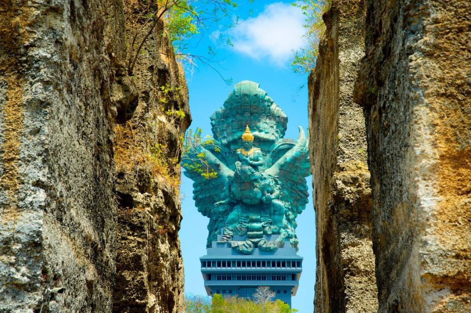 Bali Watersport & Culture Tour: GWK Park & Uluwatu Temple