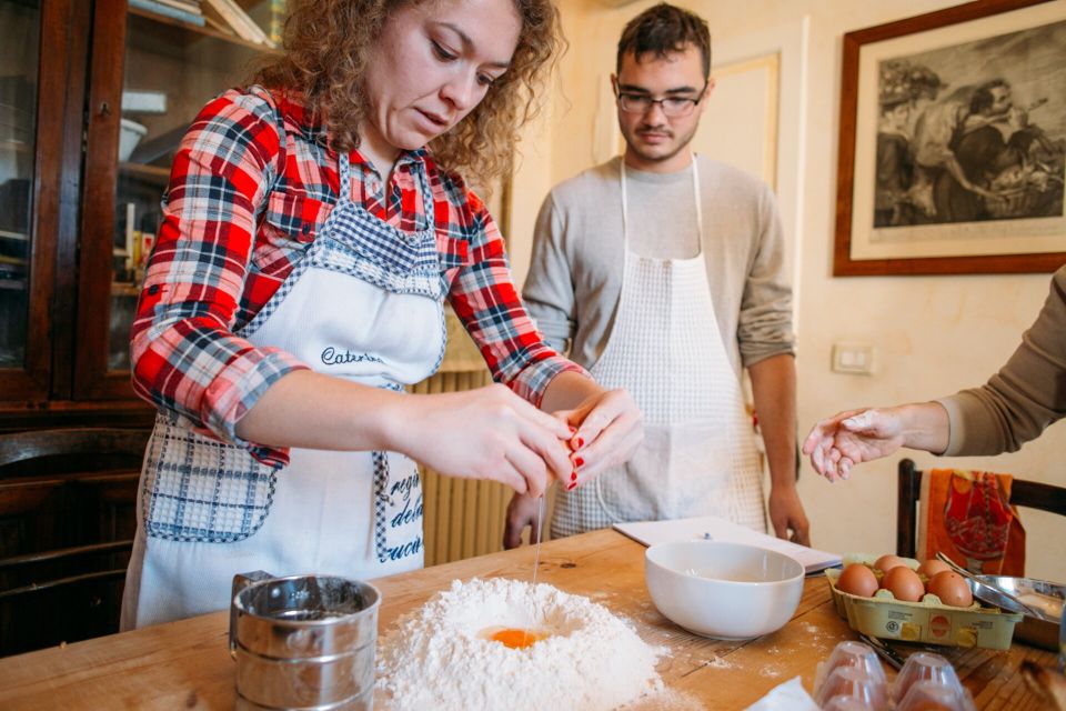 Bergamo: Pasta & Tiramisu Cooking Class at a Locals Home