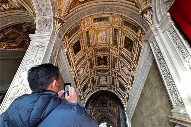 Best of Venice: Saint Marks Basilica, Doges Palace With Guide and Gondola Ride