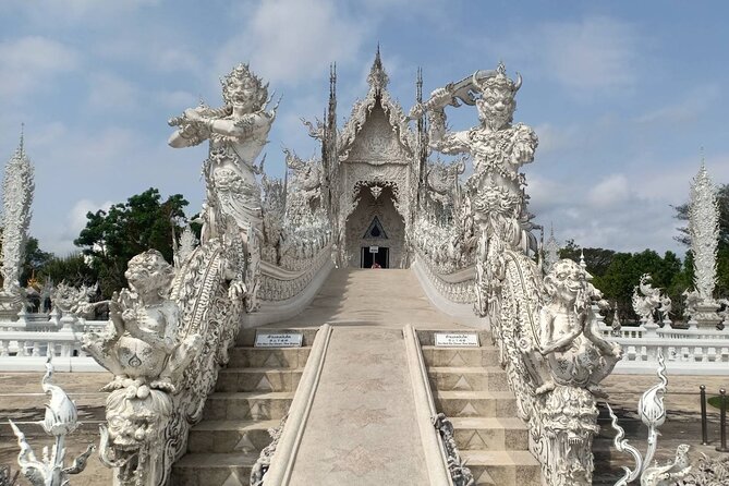 Best Places in Chiang Rai White, Blue, Big Buddha, Tea Plantation - The White Temple Experience