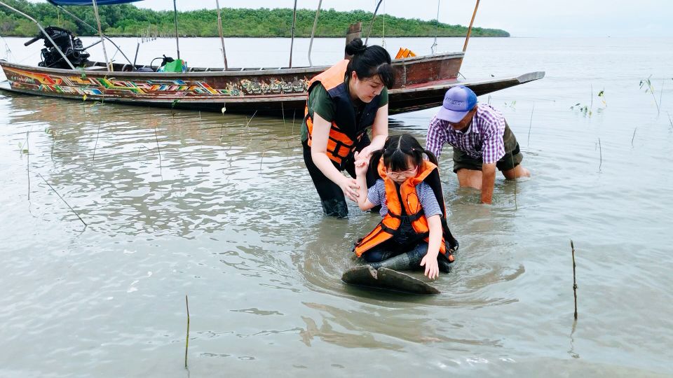 BKK :Meet Monkey, Mangrove Forest, Seafood& Market -Private