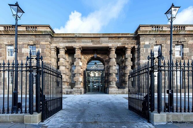 Black Taxi Tour and Crumlin Road Gaol Tour Combo