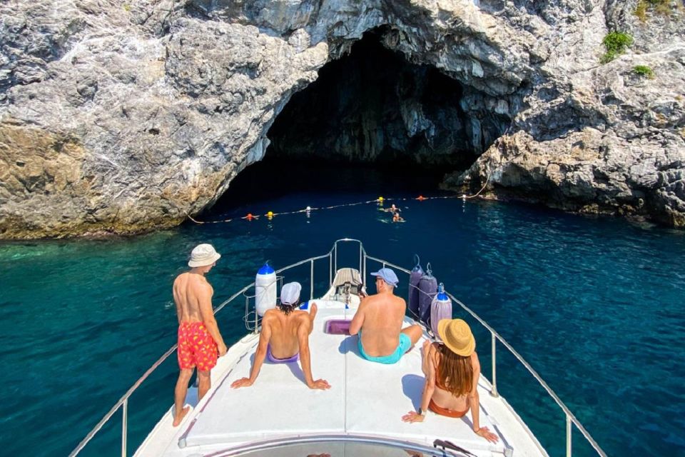 Boat Excursion on the Amalfi Coast With Skipper From Salerno