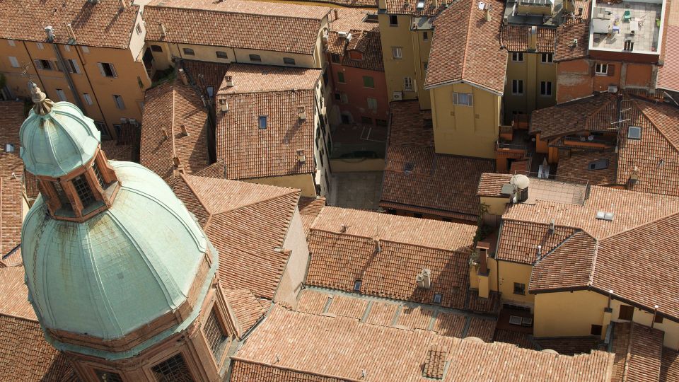 Bologna: City History Guided Walking Tour – Private Tour