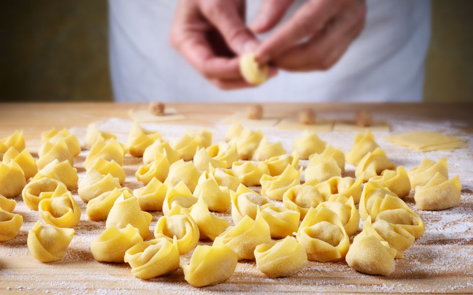 Bologna: Private Cooking Class With 2-Courses and Drinks