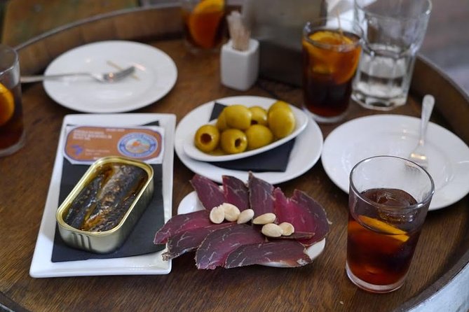 Born to Eat: Gourmet Tapas & Wine Small Group Tour in Old Barcelona