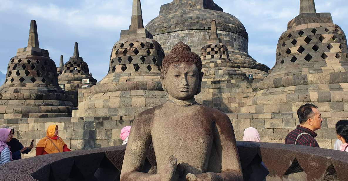 Borobudur Tour Climb up to the Top & Prambanan With Lunch