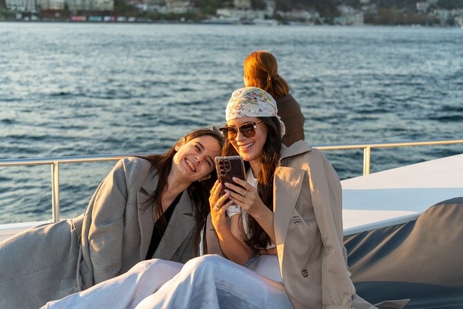 Bosphorus Afternoon Cruise on Yacht – With Live Guide