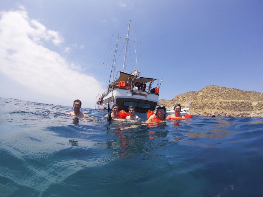 Cabo: Luxury Yacht Snorkel Cruise With Lunch and Open Bar