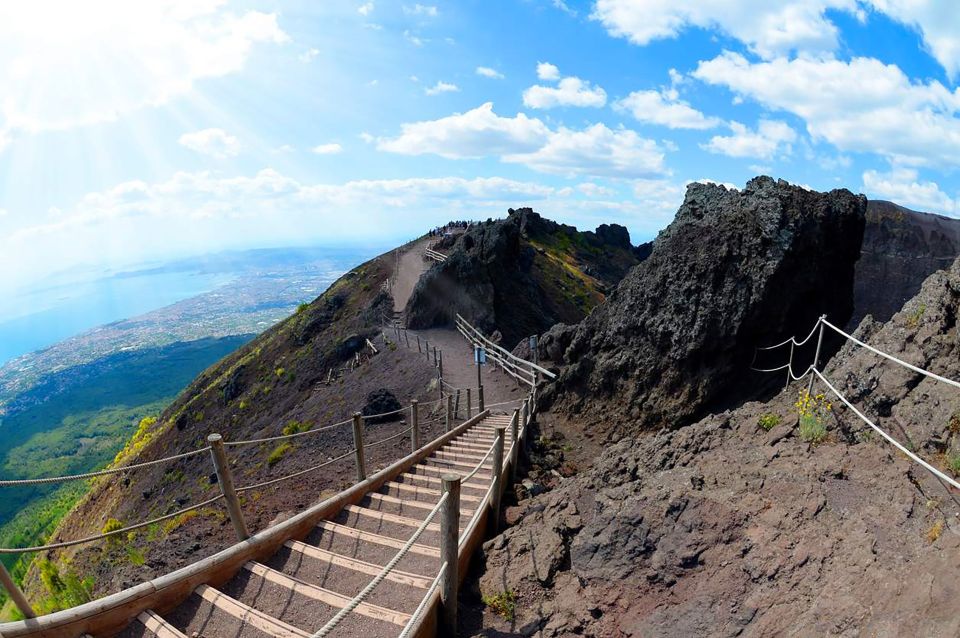 Campania Express Train Pompeii Tour With Vesuvius or Winery