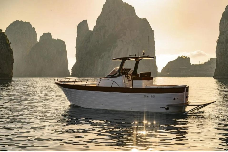 Capri: Sunset Boat Experience With Aperitif on Board