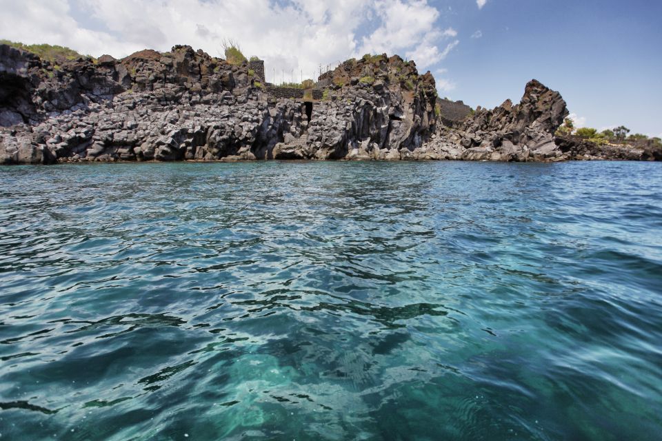 Catania: Full-Day Boat Trip to Acitrezza With Lunch