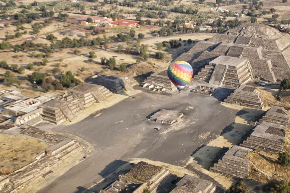 CDMX: Hot-Air Balloon Flight Over Teotihuacan & Breakfast